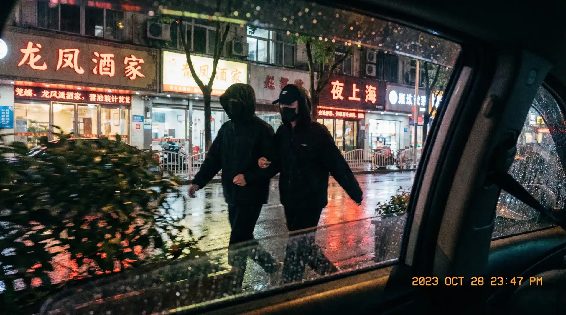 优德w88网址 - 顶流明星深夜密会现场抓拍照片
